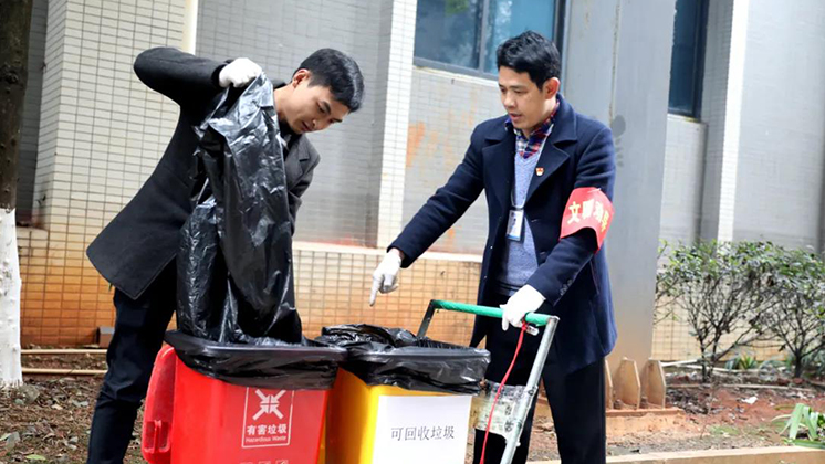 “黨員干部示范引領(lǐng)，爭(zhēng)做生活垃圾分類先鋒”——炬神電子黨支部主題黨日活動(dòng)